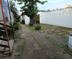 Starší dom s veľkým pozemkom na predaj