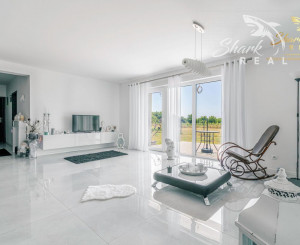 Exkluzívna Novostavba s Pozemkom v Obci Veselé