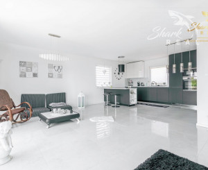 Exkluzívna Novostavba s Pozemkom v Obci Veselé