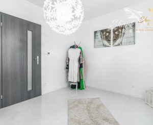 Exkluzívna Novostavba s Pozemkom v Obci Veselé