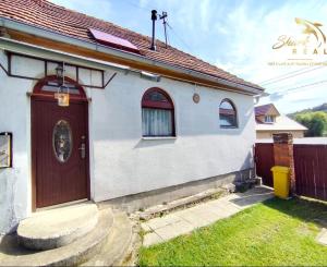 Exkluzívne- Útulný dom s nádhernou záhradou v krásnej prírode