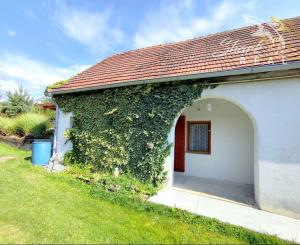 Exkluzívne- Útulný dom s nádhernou záhradou v krásnej prírode