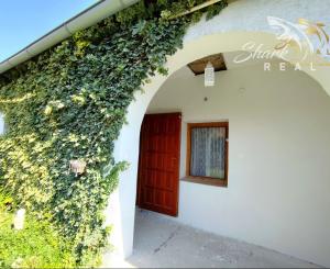 Exkluzívne- Útulný dom s nádhernou záhradou v krásnej prírode