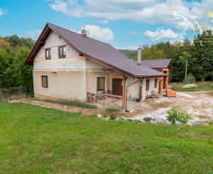 Priestranný dom v lone prírody