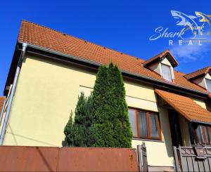 REZERVOVANÉ - Novinka! Priestranný rodinný dom v peknej prírode 