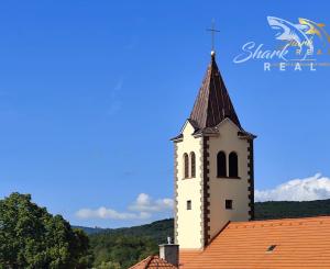 REZERVOVANÉ - Novinka! Priestranný rodinný dom v peknej prírode 