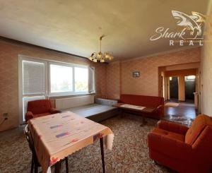 Priestranný, svetlý 4 izbový RD v pokojnej časti obce Čata