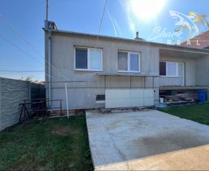 Priestranný, svetlý 4 izbový RD v pokojnej časti obce Čata