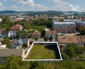 Atraktívny stavebný pozemok pri hlavnej ceste v Piešťanoch