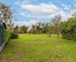 Atraktívny stavebný pozemok pri Novom Meste n. Váhom