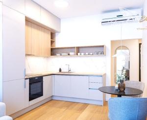 LUXUSNÝ a NOVÝ 2i byt s terasou a krytým parkovaním