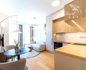 LUXUSNÝ a NOVÝ 2i byt s terasou a krytým parkovaním