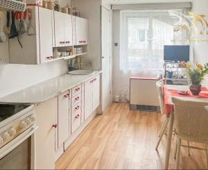 Priestranný 5-izbový rodinný dom s veľkou záhradou v Pezinku