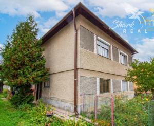 Priestranný rodinný dom s rozľahlým pozemkom