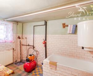 Priestranný rodinný dom s rozľahlým pozemkom