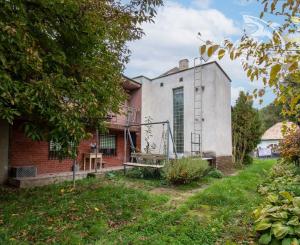 Priestranný rodinný dom s rozľahlým pozemkom