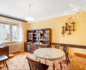 NEPREHLIADNITE! Na predaj 4 izbový rodinný dom v tichej časti obce