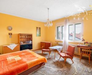 NEPREHLIADNITE! Na predaj 4 izbový rodinný dom v tichej časti obce