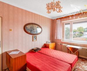 NEPREHLIADNITE! Na predaj 4 izbový rodinný dom v tichej časti obce