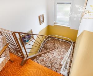 NEPREHLIADNITE! Na predaj 4 izbový rodinný dom v tichej časti obce