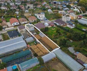 NEPREHLIADNITE! Na predaj 4 izbový rodinný dom v tichej časti obce