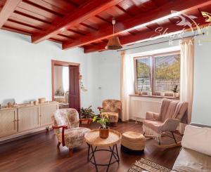 Príjemný 3-izbový dom s veľkým pozemkom 