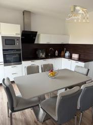 Priestranný 3-izbový byt s dvoma loggiami - Senec 