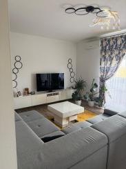 Priestranný 3-izbový byt s dvoma loggiami - Senec 