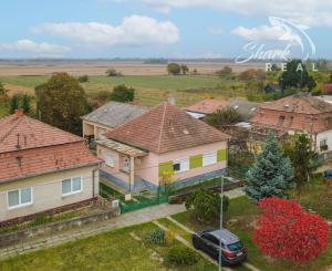 Priestranný 5-izbový dom s veľkým pozemkom v obci Iža