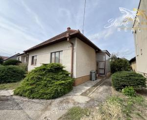 Rodinný dom v peknej ulici obce Veľká Maňa