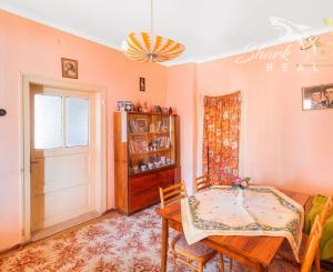 Na predaj 6-izbový rodinný dom s veľkým pozemkom v Komjaticiach