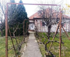 RODINNÝ DOM - HRUŠOVANY