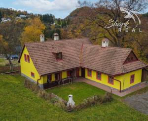 Útulná chata usadená v krásnom prostredí Štiavnických vrchov