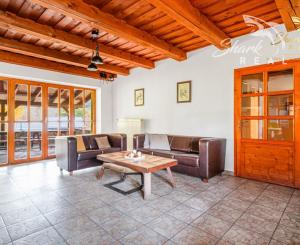 Útulná chata usadená v krásnom prostredí Štiavnických vrchov