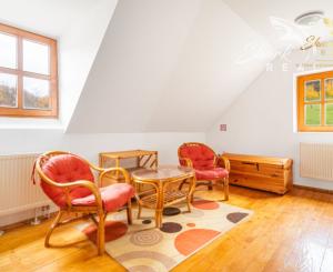 Útulná chata usadená v krásnom prostredí Štiavnických vrchov