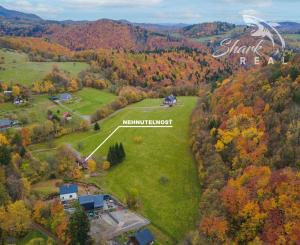 Útulná chata usadená v krásnom prostredí Štiavnických vrchov