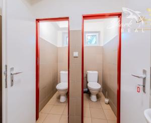  Na predaj ubytovací objekt v obci Koškovce – 26 izieb, parkovanie, garáže 