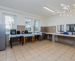  Na predaj ubytovací objekt v obci Koškovce – 26 izieb, parkovanie, garáže 