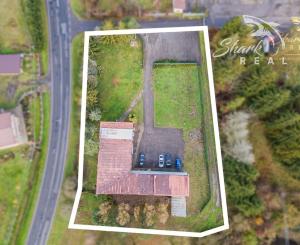  Na predaj ubytovací objekt v obci Koškovce – 26 izieb, parkovanie, garáže 