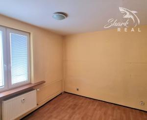 Na predaj 3-izbový byt na kompletnú rekonštrukciu 