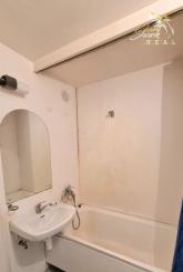 Na predaj 3-izbový byt na kompletnú rekonštrukciu 