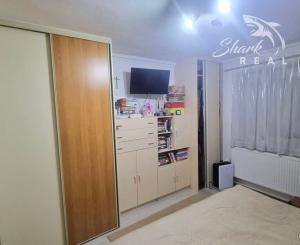 Na predaj 2- izbový byt na ulici Komenského s teraskou a záhradkou 