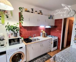 Na predaj 4-izbový byt v obľúbenej lokalite Trebišova – Komenského