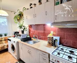 Na predaj 4-izbový byt v obľúbenej lokalite Trebišova – Komenského