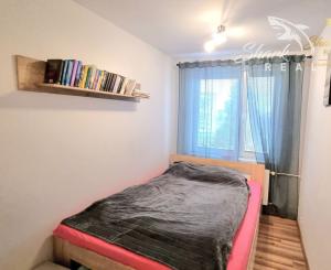 Na predaj 4-izbový byt v obľúbenej lokalite Trebišova – Komenského