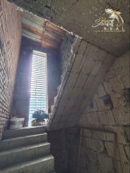 Stavebný pozemok so starším domom na predaj 