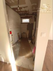 Byt v novostavbe so záhradou neďaleko tajchu Nová Baňa