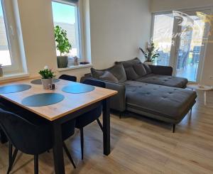 EXKLUZÍVNE NA PREDAJ: moderná 4-izbová novostavba v dvojdome v obľúbených Lužiankach pri Nitre. 