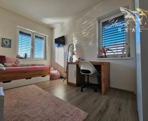 EXKLUZÍVNE NA PREDAJ: moderná 4-izbová novostavba v dvojdome v obľúbených Lužiankach pri Nitre. 