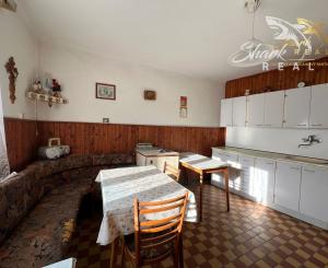 Rodinný dom s garážou a samostatnou chalupou